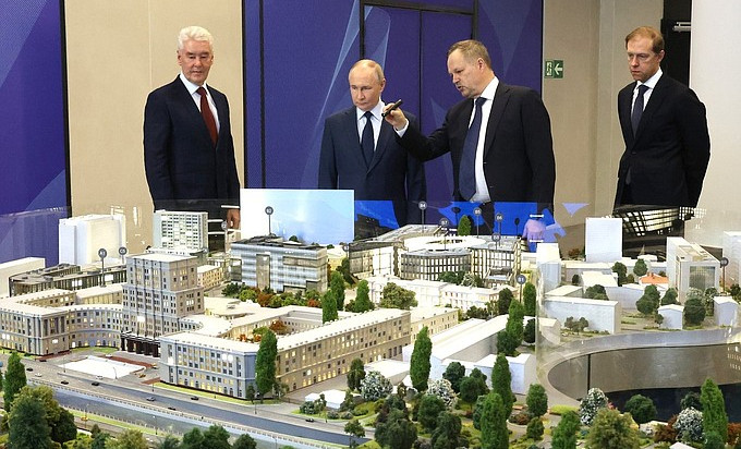 Владимир Путин посетил Московский государственный технический университет имени Баумана