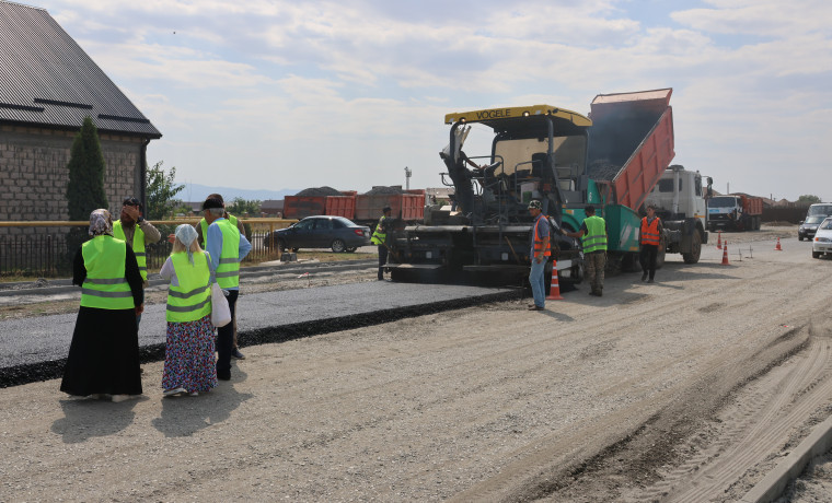 В ЧР общественники и журналисты посетили объект нацпроекта на автодороге Серноводск – Грозный