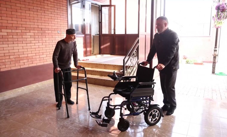 РОФ им. А.-Х. Кадырова закупил инвалидные коляски для жителей ЧР
