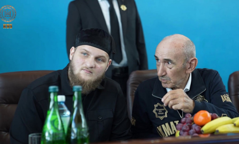 Ахмат Кадыров посетил мероприятие, приуроченное ко Дню памяти и скорби народов ЧР