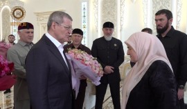 Юрий Чайка поздравил Аймани Кадырову с днем рождения и вручением ордена Почета