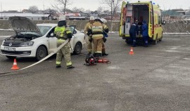 В Ачхой-Мартане пожарные провели тренировку по спасению людей при ДТП