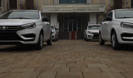 Отделение СФР по ЧР вручило ключи от новых автомобилей пострадавшим на производстве