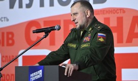 Рамзан Кадыров поздравил Апты Алуадинова с завершением обучения в Военной академии Генштаба ВС РФ