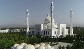 Рамзан Кадыров поздравил выпускников школы хафизов с успешным окончанием обучения