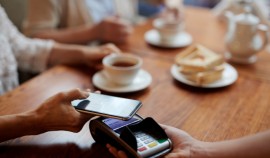 ВТБ: Россияне стали оставлять более щедрые чаевые