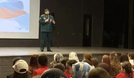 Росгвардейцы провели урок мужества для воспитанников летнего лагеря в Чеченской Республике| грозный, чгтрк