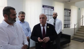Усман Баширов проверил работу центра занятости в Шалинском районе