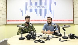 В Грозном офицер Управления Росгвардии рассказал слушателям радио о войсках РХБЗ