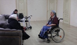 РОФ им. А.-Х. Кадырова подарил кресло-подъёмник маломобильной пациентке