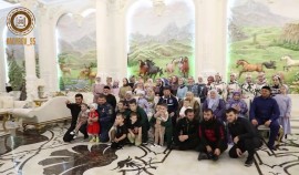 Рамзан Кадыров поздравил жителей РФ с Всероссийским днём семьи, любви и верности