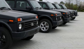 Рамзан Кадыров осмотрел автомобили, приобретённые для нужд СВО