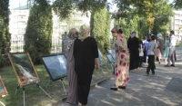 В парке Грозного прошла передвижная выставка «Атмосфера творчества»