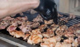 Эпидемиолог оценил возможность заражения COVID-19 через еду