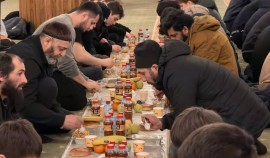 РОФ им. А.-Х. Кадырова организовал коллективные ифтары в течение всего Рамадана в мечети Грозного