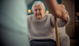 В РФ стартовала образовательная программа для людей, работающих с пожилыми