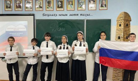 В Шали школьники организовали мероприятия в честь воссоединения новых регионов с РФ