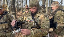 Группа бойцов батальона «Запад-АХМАТ» использует FVP-дроны для аэроразведки