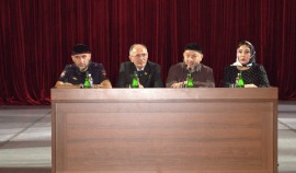 Приоритет - духовно-нравственные ориентиры: в Толстой-Юрте состоялась встреча с молодежью| грозный, чгтрк