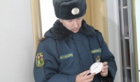 Пожарные Чечни установили извещатели в домах 300 малообеспеченных многодетных семей 