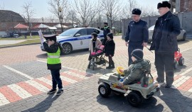 В детских садах Чеченской Республики прошли уроки ПДД по проекту «Безопасные дороги»| грозный, чгтрк