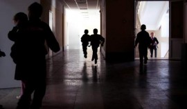 Жители России рассказали о негативном влиянии школьных учителей на их самооценку