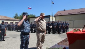 Командующий ОГВ поблагодарил сотрудников полиции за успешное выполнение задач