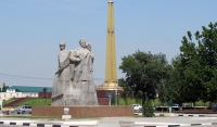 В Грозном открыли памятник Дружбы народов после реставрации