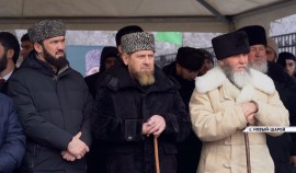 Рамзан Кадыров принял участие в церемонии открытия школы хафизов в селе Новый Шарой