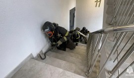 Сотрудники МЧС России отработали приемы тушения огня в высотном здании Грозного| грозный, чгтрк