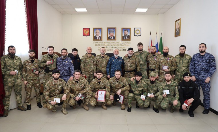 В Управлении Росгвардии по Чеченской Республике наградили специалистов инженерных подразделений