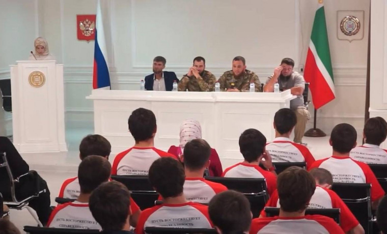 Сотрудники Росгвардии провели патриотическую встречу со студентами Чеченской Республики