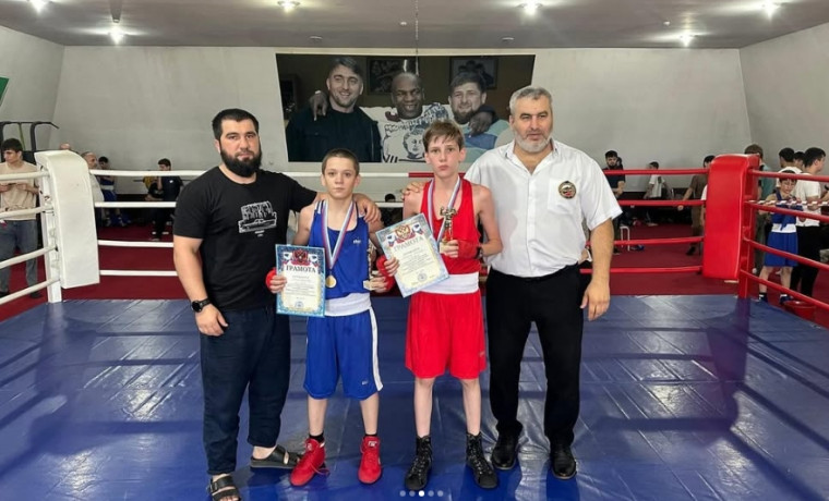 В селе Джалка прошли финальные бои открытого турнира по боксу, посвящённые памяти А.-Х. Кадырова