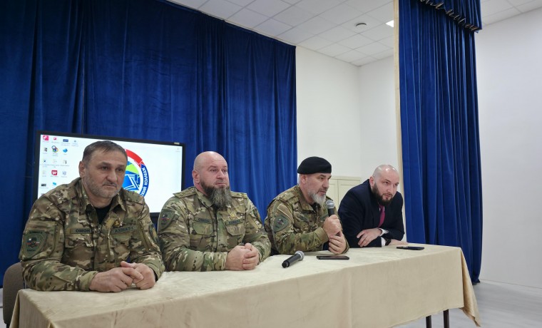 Бойцы ОМОН «АХМАТ-1» рассказали студентам о службе и ответственности перед государством