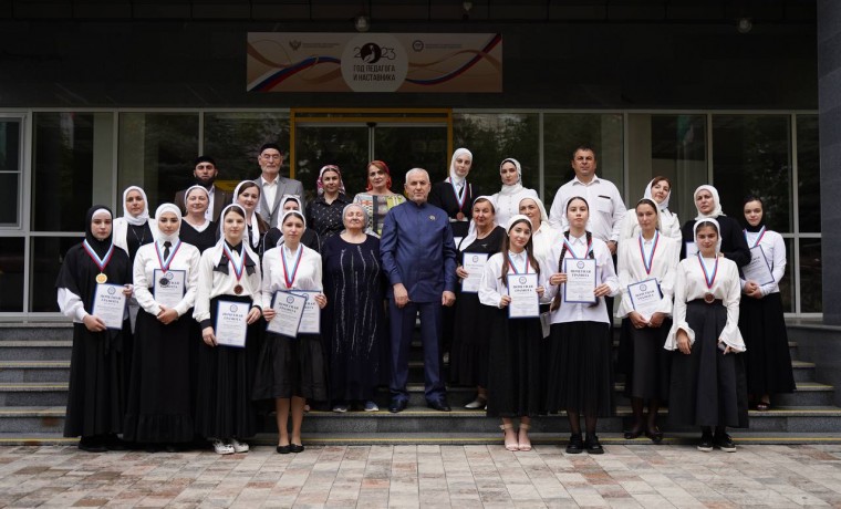 Ученицы Грозненских школ стали победителями федеральной Олимпиады по родным языкам народов России