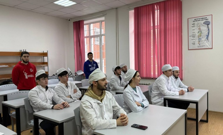 В Медицинском институте ЧГУ им. А.А. Кадырова обсудили заботу о пациентах и волонтёрскую помощь