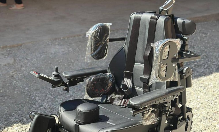 Ветеран СВО из Чеченской Республики получил кресло-коляску от фонда «Защитники Отечества»