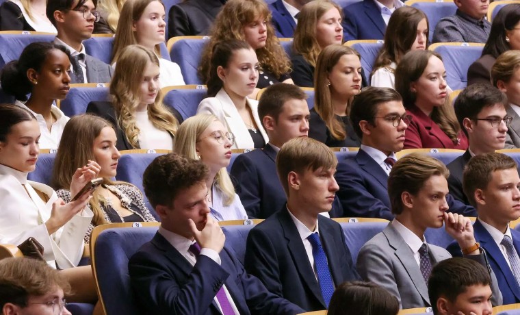 Михаил Мишустин рассказал о мерах поддержки учащейся молодежи