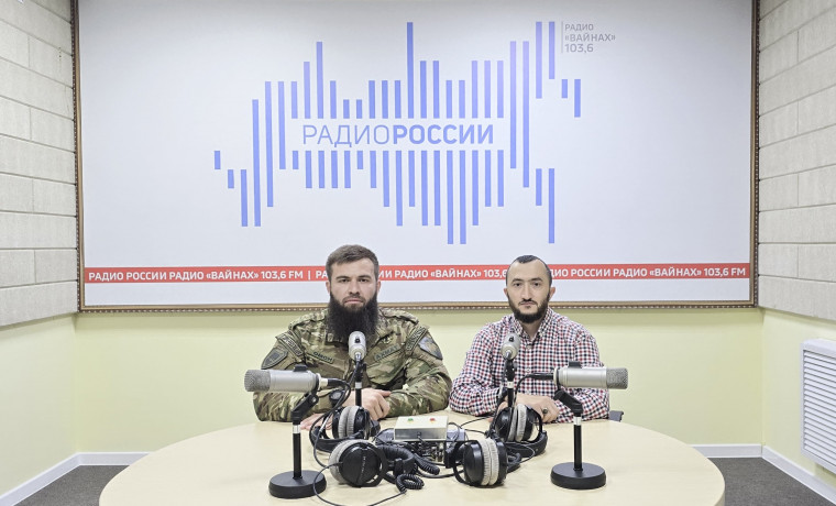 Сотрудник ОМОН «АХМАТ-Грозный» рассказал в эфире о службе и задачах спецподразделения