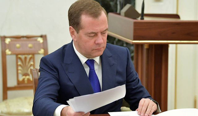 Дмитрий Медведев подписал распоряжение об импорте для детей лекарств, которые не производятся в РФ