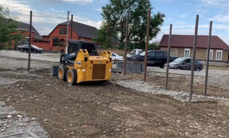 В Серноводском районе строится современная воркаут-площадка в рамках нацпроекта