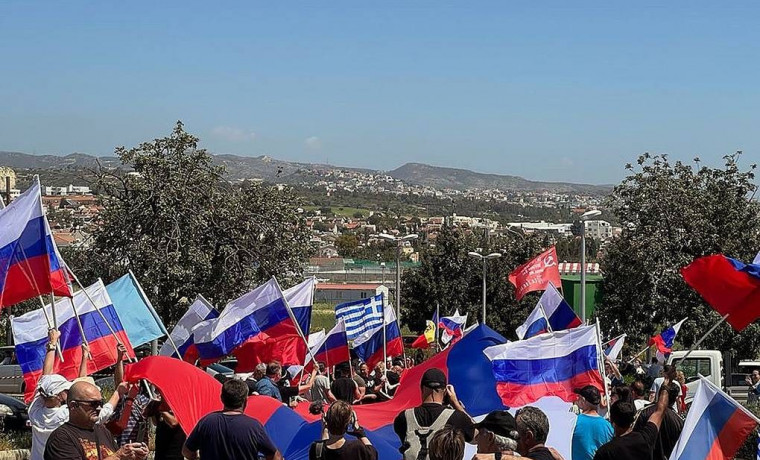 Массовая акция в поддержку России прошла на Кипре