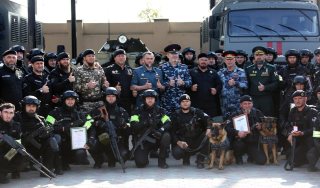 В Грозном поздравили сотрудников чеченского ОМОН с профессиональным праздником