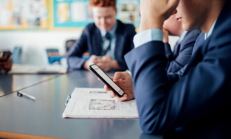 В российских школах введут ограничение на доступ к негативному контенту