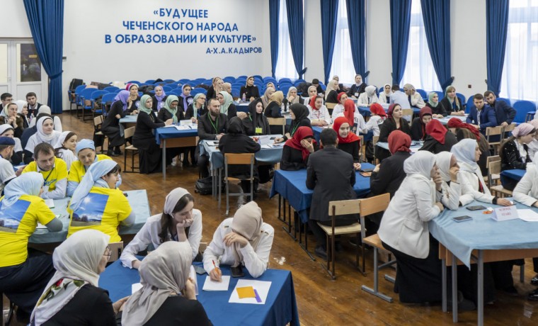 Первый педагогический хакатон по функциональной грамотности стартовал в Урус-Мартановском районе