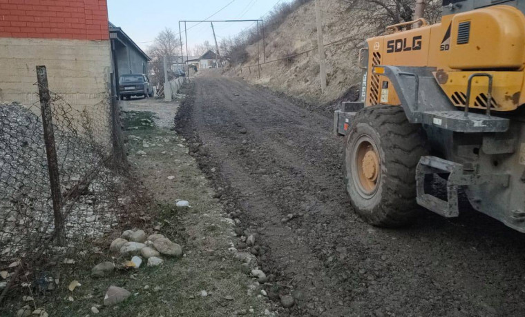 В горном селе Бетти-Мохк обновили дорогу по просьбе вдовы участника СВО