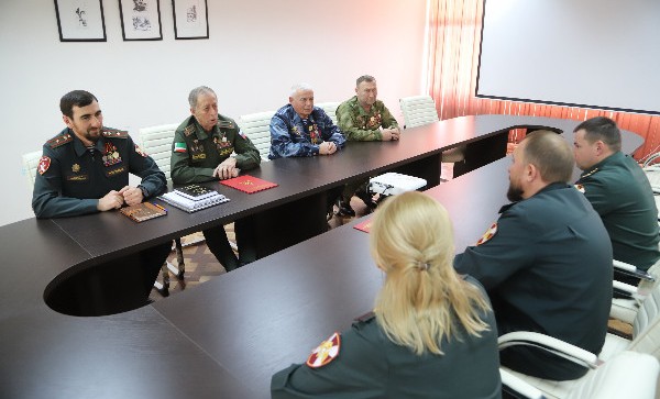 Росгвардейцы стали участниками круглого стола ко Дню ветеранов войск правопорядка в Грозном