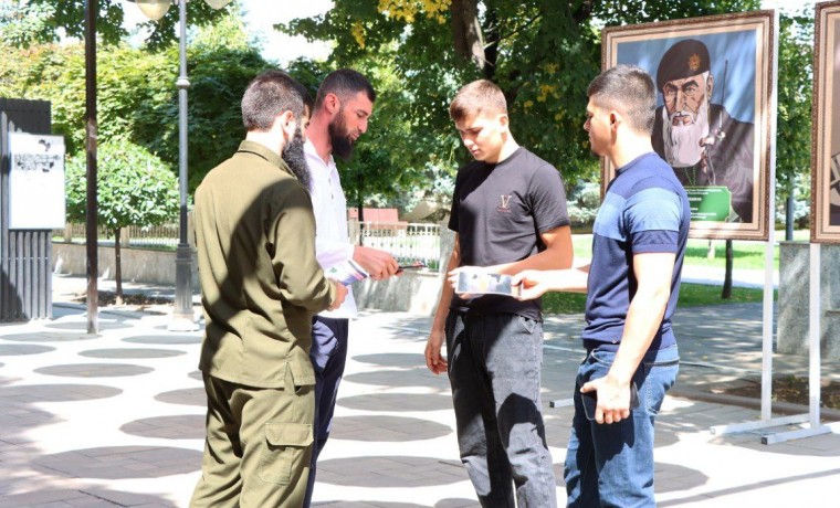 В Грозном прошла акция, приуроченная ко дню солидарности в борьбе с терроризмом