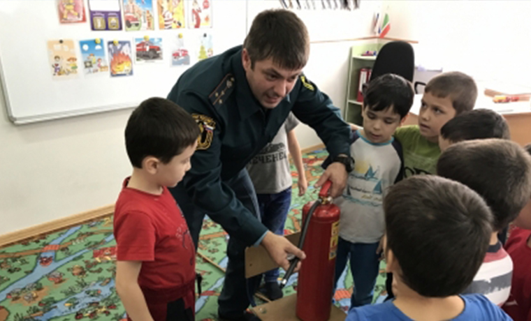 Сотрудники МЧС по ЧР провели уроки безопасности с детьми 