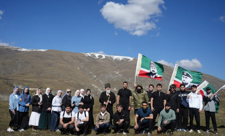 Минмолодёжи ЧР провело масштабный пеший поход по живописному маршруту Веденского района